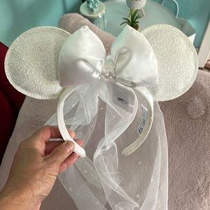 Authentic straight from Disney in Orlando Disney wedding Minnie Mouse  Ears!